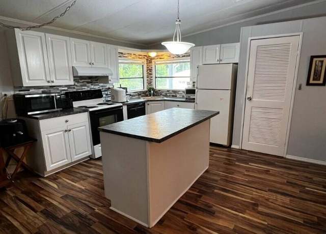 Property at 2581 SW Pontiac Pl, Stuart, FL 34997, 2 beds, 2 baths
