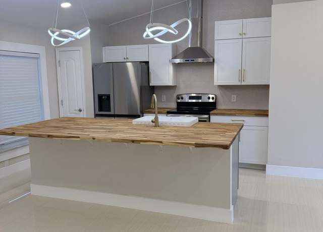 Property at 2118 NE 22nd Pl, Cape Coral, FL 33909, 3 beds, 2 baths