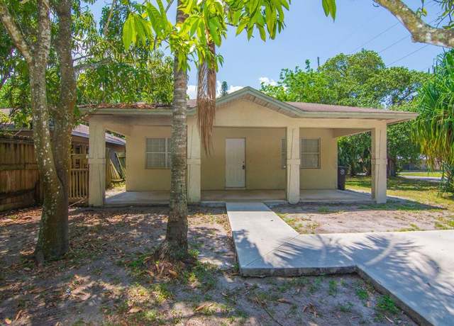 Property at 605 Dundas Ct, Fort Pierce, FL 34950, 3 beds, 2 baths