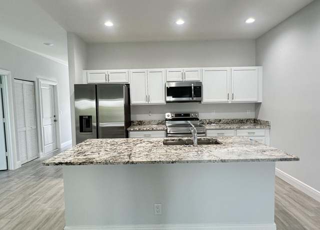 Property at 1195 13th Ave SW, Vero Beach, FL 32962, 3 beds, 2 baths