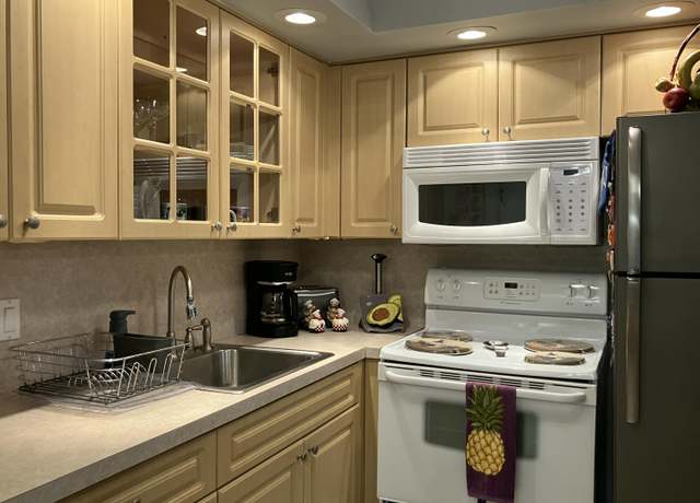 Property at 130 Southhampton B #130, West Palm Beach, FL 33417, 1 bed, 1.5 baths