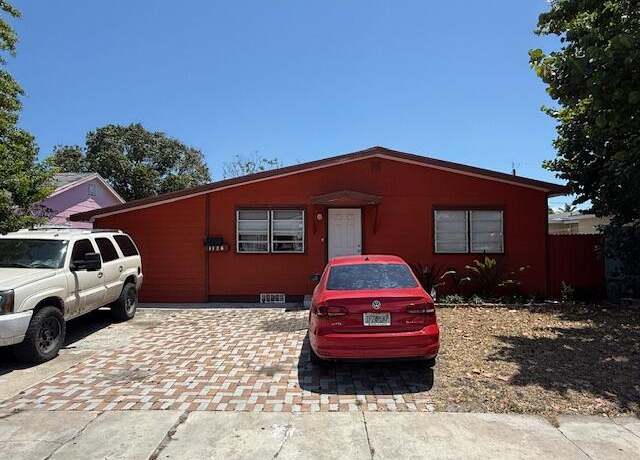 Property at 1126 S L St, Lake Worth Beach, FL 33460, 2 beds, 2 baths