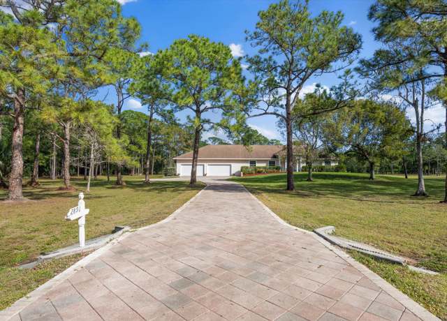 Property at 2891 SE Tailwinds Rd, Jupiter, FL 33478, 3 beds, 2.5 baths