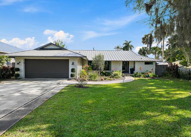 Property at 556 SW Rustic Cir, Stuart, FL 34997, 3 beds, 2 baths