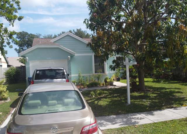 Property at 1223 Ute St, Jupiter, FL 33458, 4 beds, 2 baths
