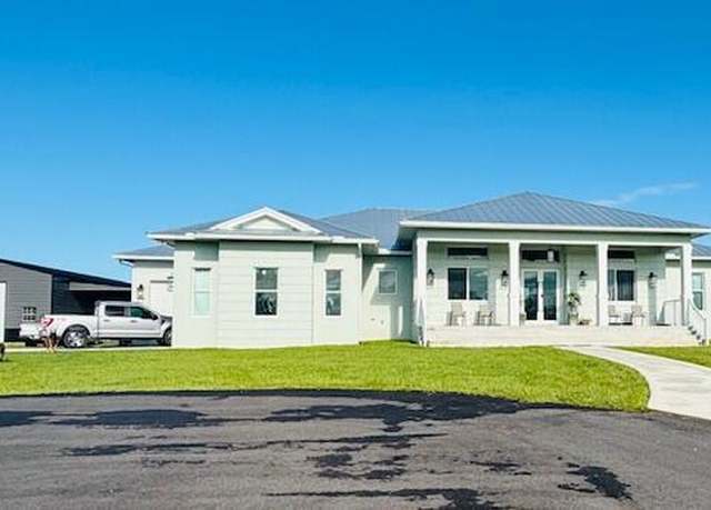 Property at 1071 S Header Canal Rd, Fort Pierce, FL 34945, 4 beds, 3.5 baths