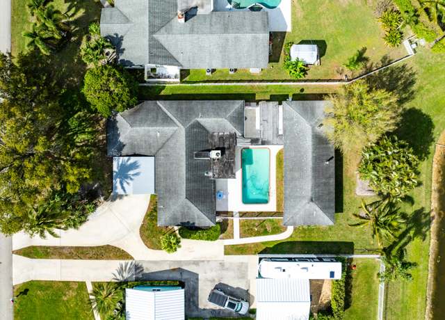 Property at 4705 Holly Dr, Palm Beach Gardens, FL 33418, 5 beds, 3.5 baths