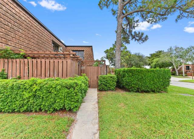 Property at 2423 24th Ln, Greenacres, FL 33463, 3 beds, 2.5 baths