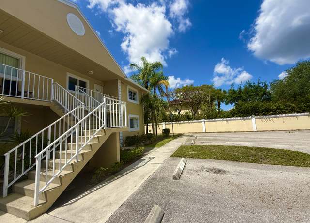 Property at 208 Palm Beach Trace Dr, Royal Palm Beach, FL 33411, 2 beds, 2 baths
