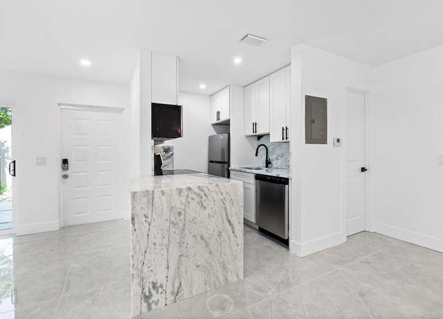 Property at 2 Crossings Cir Unit C, Boynton Beach, FL 33435, 2 beds, 2 baths