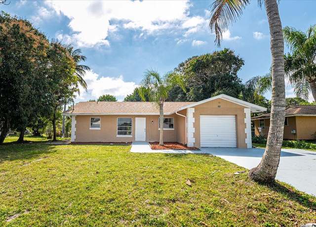 Property at 380 SE Crosspoint Dr, Port Saint Lucie, FL 34983, 3 beds, 2 baths