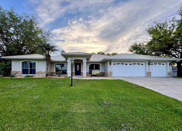 Property at 14 Meadowlake Cir S, Lake Placid, FL 33852, 4 beds, 3 baths