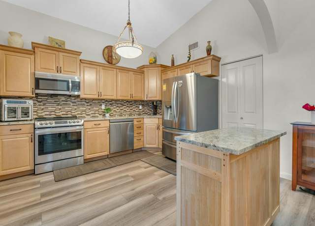 Property at 4389 Willow Pond Cir, West Palm Beach, FL 33417, 2 beds, 2 baths