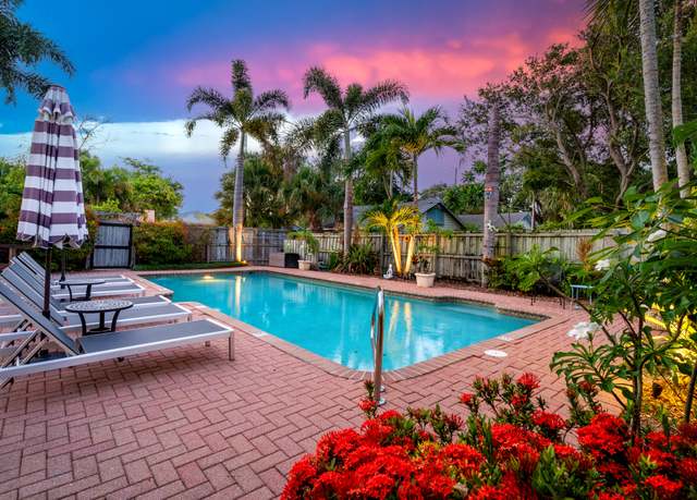 Property at 128 N L St, Lake Worth Beach, FL 33460, 5 beds, 4.5 baths