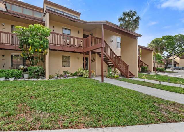 Property at 804 Lakeview Cir, Royal Palm Beach, FL 33411, 2 beds, 2 baths