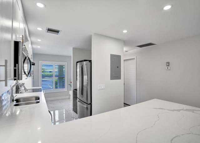 Property at 1150 Boxwood Dr #101, Delray Beach, FL 33445, 2 beds, 2 baths