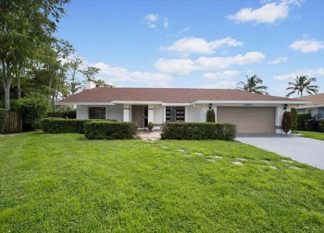 Property at 13950 Barberry Ct, Wellington, FL 33414, 4 beds, 2 baths