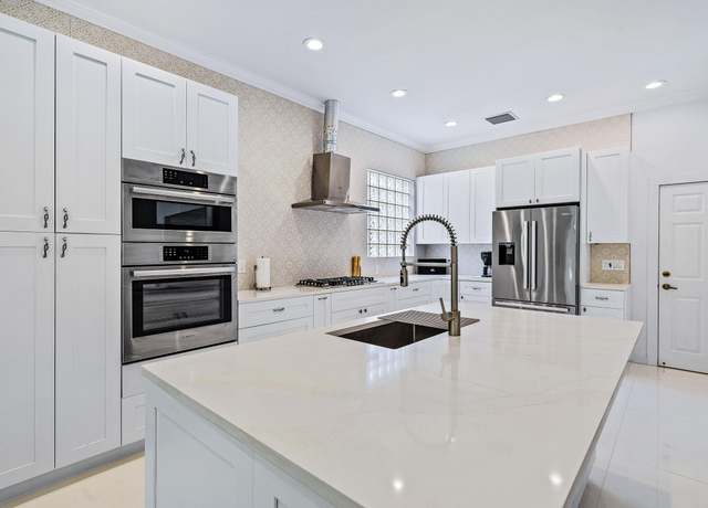 Property at 10680 Grande Blvd, West Palm Beach, FL 33412, 3 beds, 2 baths