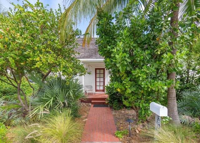 Property at 701 SE 1st St, Delray Beach, FL 33483, 3 beds, 2 baths