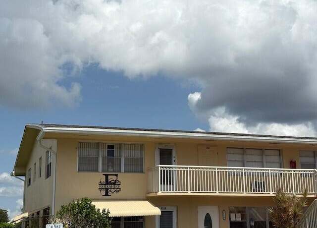 Property at 127 Berkshire F, West Palm Beach, FL 33417, 1 bed, 1.5 baths