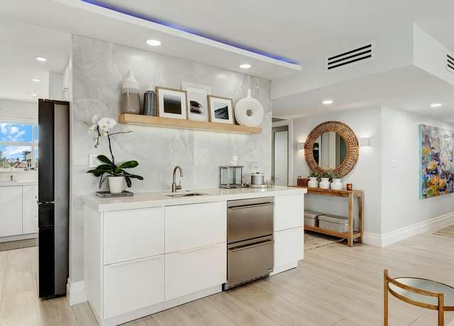 Property at 2871 N Ocean Blvd N Unit D502, Boca Raton, FL 33431, 3 beds, 2.5 baths