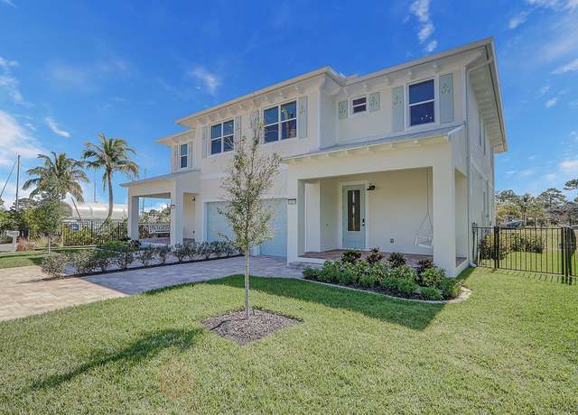 Property at 4629 SE Manatee Ln, Port Salerno, FL 34992, 3 beds, 2.5 baths