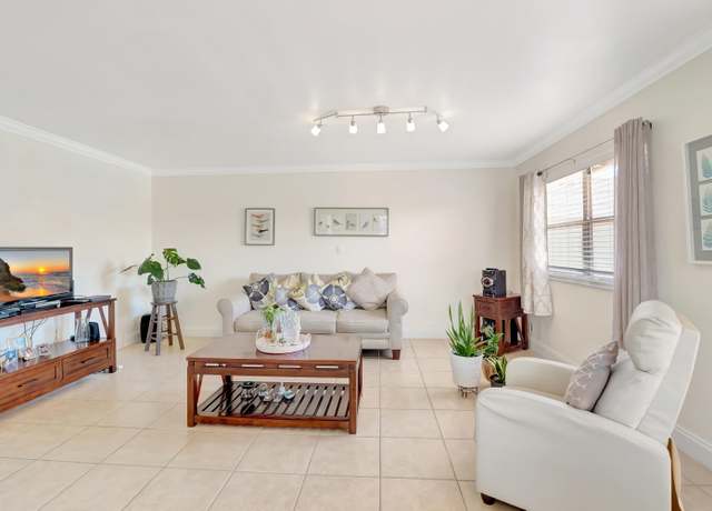 Property at 656 Saxony N, Delray Beach, FL 33446, 2 beds, 2 baths