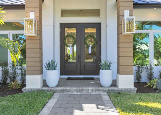 Property at 504 Greenway Dr, North Palm Beach, FL 33408, 4 beds, 3 baths