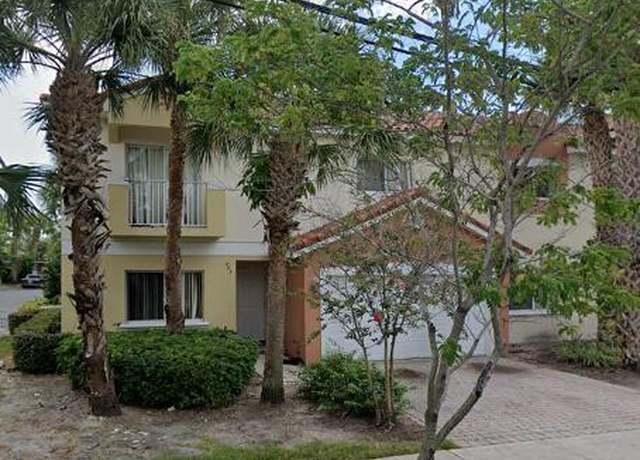 Property at 206 NW 14th Ave, Fort Lauderdale, FL 33311, 3 beds, 2.5 baths