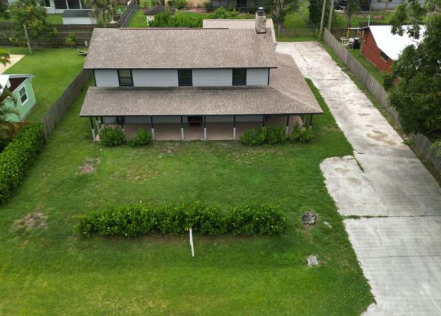 Property at 8305 Pensacola Rd, Fort Pierce, FL 34951, 4 beds, 2 baths