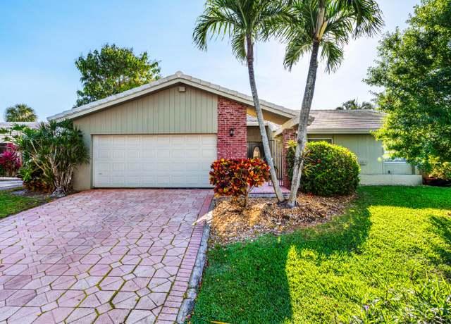 Property at 22230 Cameo Dr E, Boca Raton, FL 33433, 3 beds, 2 baths