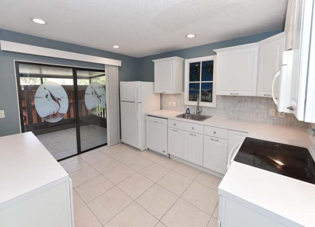 Property at 7914 SE Villa Cir, Hobe Sound, FL 33455, 2 beds, 2 baths