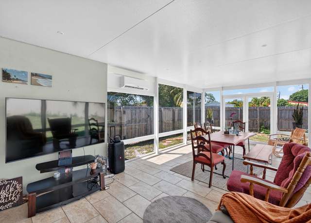 Property at 300 SW 25th Ave, Fort Lauderdale, FL 33312, 3 beds, 2 baths