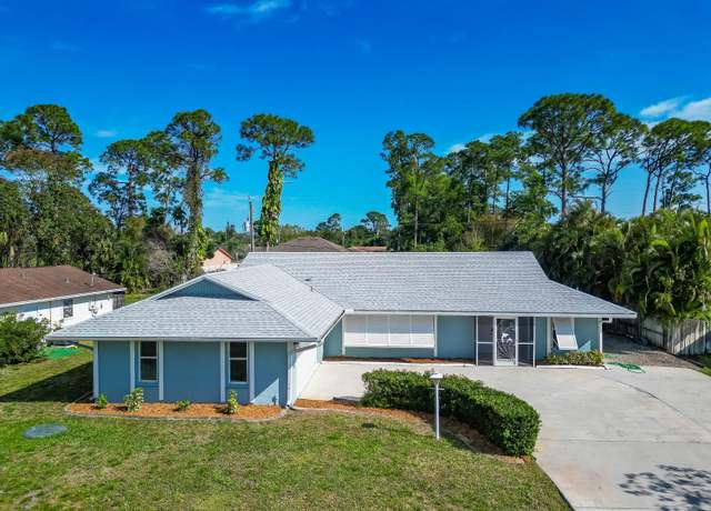 Property at 210 SE Crosspoint Dr, Port Saint Lucie, FL 34983, 3 beds, 2 baths