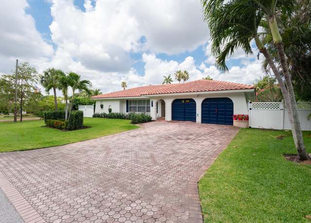 Property at 7621 W Lake Dr, Lake Clarke Shores, FL 33406, 4 beds, 2 baths