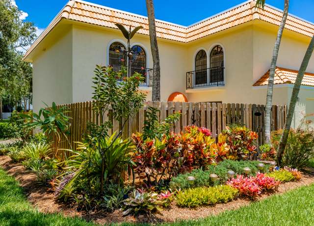 Property at 1011 Royal Palm Blvd Unit B3, Vero Beach, FL 32960, 2 beds, 1.5 baths