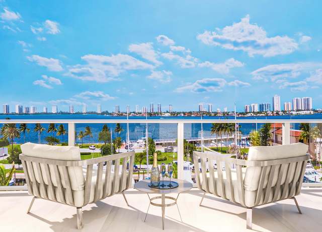 Property at 220 Lake Shore Dr #305, Lake Park, FL 33403, 2 beds, 2.5 baths