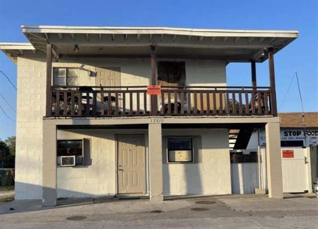 Property at 1706 Avenue D, Fort Pierce, FL 34950, 5 beds, 4 baths