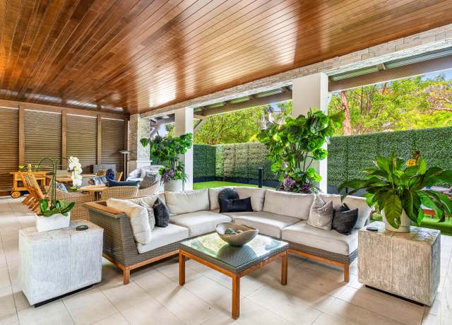 Property at 200 SE Mizner Blvd #104, Boca Raton, FL 33432, 2 beds, 2.5 baths