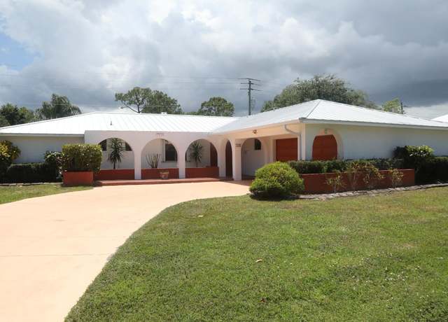 Property at 1436 SE Sunshine Ave, Port Saint Lucie, FL 34952, 3 beds, 4.5 baths