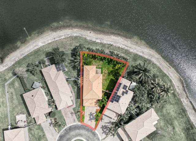 Property at 3276 Commodore Ct, West Palm Beach, FL 33411, 3 beds, 2.5 baths