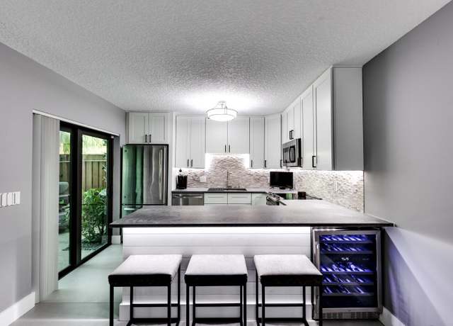 Property at 3900 County Line Rd Unit 24a, Tequesta, FL 33469, 2 beds, 2.5 baths
