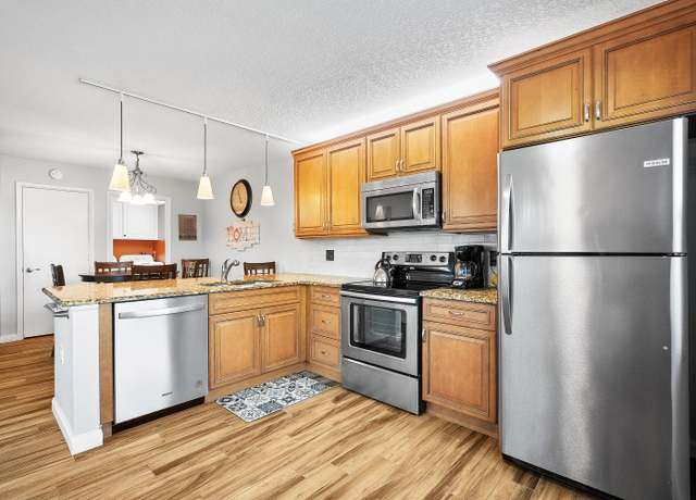 Property at 3531 SW Sunset Trace Cir, Palm City, FL 34990, 2 beds, 2.5 baths
