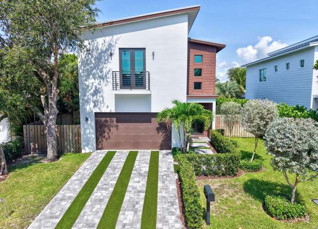 Property at 1517 N Lakeside Dr, Lake Worth Beach, FL 33460, 4 beds, 3.5 baths