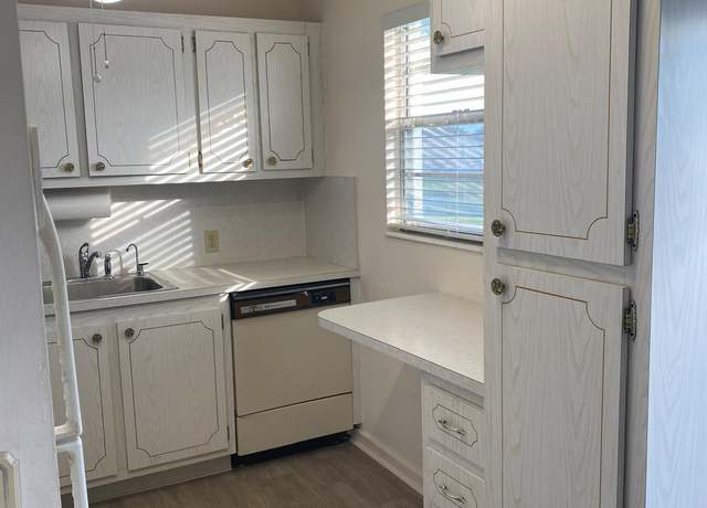Property at 29 Preston A, Boca Raton, FL 33434, 2 beds, 1.5 baths