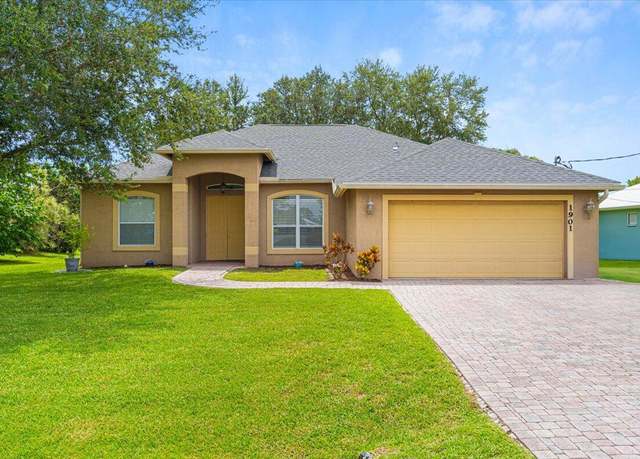 Property at 1901 SW Lennox St, Port Saint Lucie, FL 34953, 4 beds, 3 baths