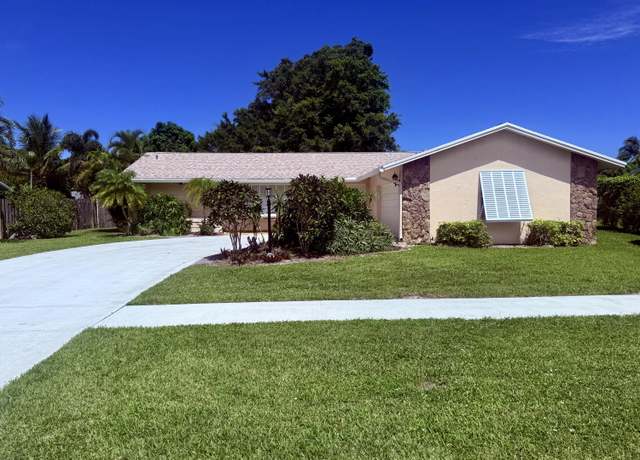 Property at 10 Chapel Ct, Tequesta, FL 33469, 3 beds, 2 baths