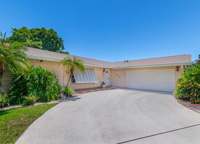 Property at 10 Chapel Ct, Tequesta, FL 33469, 3 beds, 2 baths