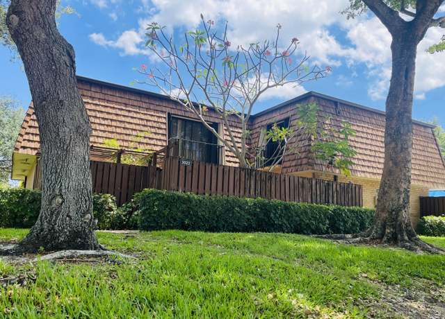 Property at 3022 30th Ln, Greenacres, FL 33463, 3 beds, 3 baths