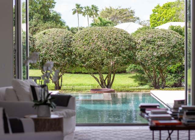 Property at 2312 Golf Brook Dr, Wellington, FL 33414, 4 beds, 4.5 baths